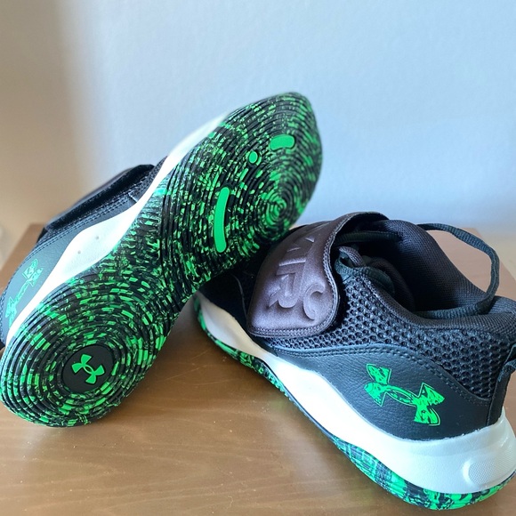 BRAND NEW Under Armor Grade School Boys Basketball Shoe - Picture 5 of 5